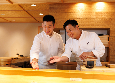 AttRa-g 株式会社 求人 すぐにカウンターに立ちたい方も、まずは裏方かたスタートしたい方もOKです。