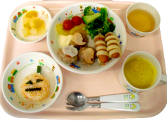 うれしい保育園（株式会社ケア21） 求人 ハロウィンや七夕等、季節・イベントに応じて子どもが喜ぶメニューを考案・提供しています。