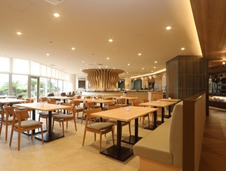 SPA&HOTEL舞浜ユーラシア／株式会社武蔵野 求人 レヴァンティーナの朝食ビュッフェには約100種のお料理が並びます。アラカルト・コース・宴会など様々な用途に対応可！