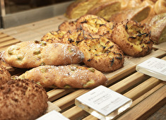 株式会社　xio-food ここでしか食べれないパンを販売しています。