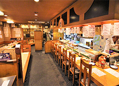 磯会席夢や 芭蕉亭／仲間茶屋 夕やけ小やけ／魚河岸料理 夢や、他／株式会社アーク 求人 開放的な店内は働きやすさも抜群！お客様の顔をしっかりと見ることができやりがいも満載！各店毎に様々な経験ができる！