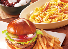 ファーストキッチン株式会社 求人 季節に合わせて、新商品も多く提供しています。