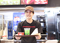 ファーストキッチン株式会社 求人 笑顔で明るい接客を心掛けています。