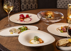 メルキュール東京日比谷/エイ・エイ・ピー・シー・ジャパン株式会社 求人 シェフはフランスの大地から届く贈り物を繊細に調理し、独自のアートとしてご提供します。