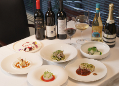 『CASTELLINA』 etc.／株式会社カステリーナ 求人 リストランテからオステリア、トラットリア、バール、カテゴリーを変えながらも、新鮮な食材を活かす料理を提供中！