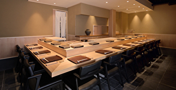 イートフィールド株式会社／『鮨 向』『神楽坂 鮨 弥栄』etc. 求人