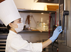 コンパスグループ・ジャパン株式会社／ヘルスケア事業部 求人 結婚や出産などでブランクがある方も歓迎します！当社は7割が中途入社ですので、気後れすることなく働けます！