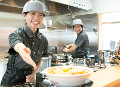 株式会社ギフトホールディングス(GIFT HOLDINGS INC.) ★東証プライム上場企業 求人 店舗業務を含め研修制度が充実しているから未経験者も安心。マネジメントや様々な知識を学ぶことのできる教育制度も完備！