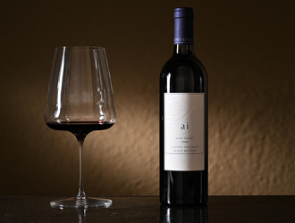 神戸牛512／株式会社日吉フーズ 求人 神戸牛に合わせ、多彩なワインを取り揃えています。ソムリエ資格をお持ちの方、ワインを扱った経験も活かせます。