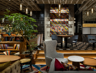 THE FRONT ROOM（ザ・フロントルーム）／株式会社HUGE 求人 料理・接客だけでなく、経営者として店舗マネジメントの実力も磨くことができる環境です。