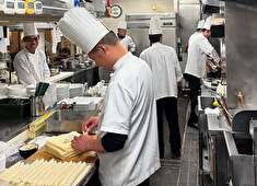 中国料理　同心居（とんしんじゅ）／グリーンステージ株式会社 求人 年齢や経験だけではなく、意欲などもしっかりと考慮し採用活動実施中の為、若手～ベテランさんまで歓迎しています。