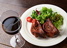 株式会社BarBarBar 仕込みの段階からこだわりクオリティ重視の料理を提供！経験豊富な料理長と共に、“美味しい”料理を作りましょう！