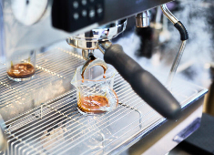 『PIASTRE』『MAISON CACAO』／メゾンカカオ株式会社 求人 物販・カフェ・レストランと、1つの会社内で多様なキャリアパスがあるから、働きながら目標を見つける…何てこともOK！