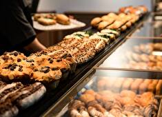 株式会社ロイヤル・アーツ／『WHITE GLASS COFFEE』『green bean to bar CHOCOLATE』『GREEN THUMB』『WHITE GLASS COFFEE ケーキ工房』 求人 1品ずつ丁寧に、クオリティの高いメニューを提供し、非日常を感じる様な特別なひとときを楽しんでいただいております！