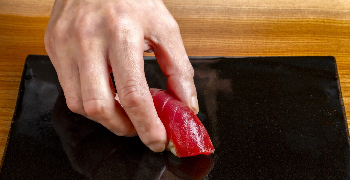 『鮨 飛鳥(SUSHI HICHO) 』『炭火焼き リリー』etc.／H VIEW 株式会社 求人