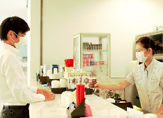 シダックスフードサービス株式会社/シダックスコントラクトフードサービス株式会社/シダックスヒューマン&フードサービス株式会社 求人 お客様の反応もダイレクトに感じられモチベーションの高さに繋がります。