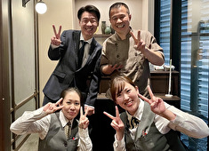 『米沢牛 黄木』『米沢牛黄木 レストラン金剛閣』 etc.／株式会社 米沢牛黄木　※飲食事業部採用準備室 求人 年齢・経験においても、様々なスタッフが在籍し、『笑顔』で活躍しています。