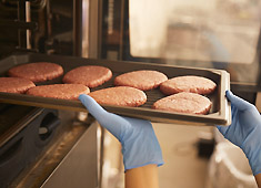 コンパスグループ・ジャパン株式会社／教育事業部 求人 結婚や出産などでブランクがある方も歓迎します！当社は7割が中途入社ですので、気後れすることなく働けます！