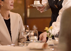 横濱元町 霧笛楼 求人 あなたの個性をいかしたサービスでお客様の笑顔を増やしてください。