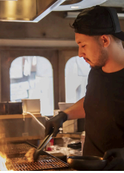 『和食堂ヨロコビノ - 飯と茶-』『美食酒場ニクノカタマリ』etc.／株式会社バリューテーブル 求人