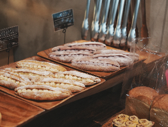 株式会社ヤスダ（新規ベーカリー立ち上げ準備室） 求人 スタンダードから個性を活かしたオリジナルのパンまで、お客様に喜んでいただける美味しいパンづくりをお願いします！