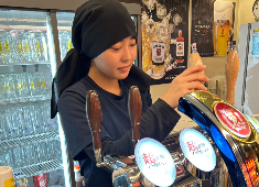 株式会社コシダカ【東証プライム上場グループ企業】 求人 入社後は先輩スタッフがオペレーションを含め丁寧にお教えしているので、経験が浅い方も安心してご入社いただけます！