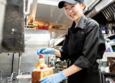 株式会社NSグループ　※飲食事業採用本部 求人 20代～30代の若手活躍中！入社2年で支配人へ昇格した実績もあり若いうちからキャリアアップ可能です。