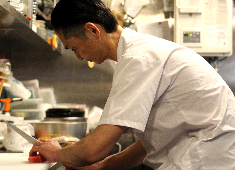 『和食のあらまさ』『蕎麦割烹 一心』『御茶ノ水 TEN』 etc ／株式会社レストレ 求人 仕入れやメニュー考案を始め個人店の様な自由度の中で働ける！経験を積みたい・活かしたい…ともに叶う職場環境があり！