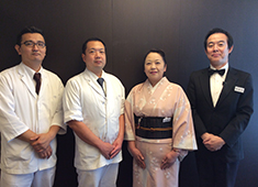 株式会社 木曽路（東京証券取引所プライム市場・名古屋証券取引所プレミア市場） 求人 【店長候補】マネジメントと接客のプロを目指して店舗最高責任者としてスタッフ間のチームワークをまとめていきます。