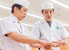 東京すしアカデミー株式会社 勿論、若手～中堅の方のご応募もOK！「若いから…」といった理由でのハンデはありませんので是非お話しをしましょう！