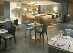 ジョルジオ アルマーニ ジャパン 株式会社 求人 ARMANI/CAFFÉ▶ミラノにある「エンポリオ アルマーニ カフェ」と同じ魅力ある高級感漂う雰囲気です。