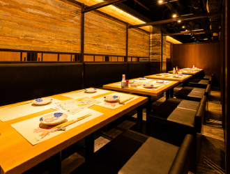 株式会社エモーション 求人 カジュアルなお店から落ち着いた雰囲気のお店まで、幅広い経験を積める業態！