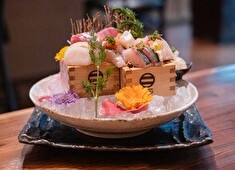 株式会社DRC E-2ビザ取得費用を全額負担し、2年に1回日本へのエアーチケット代補助など、生活をサポート。