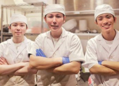 株式会社SKYCorporation 求人 飲食に本気で向き合う仲間と一緒に、毎日が学びの場！楽しみながら成長を実感できる環境で、あなたも働いてみませんか？