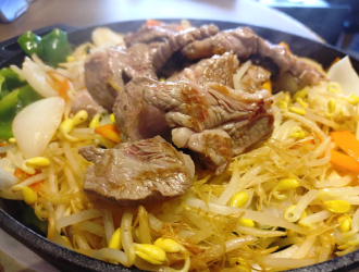 SAPPORO大助／株式会社逸品ホールディングス 求人 魚だけでなく、牛や豚、そしてラム肉なども扱います。北海道の食材の魅力を伝えていきましょう！