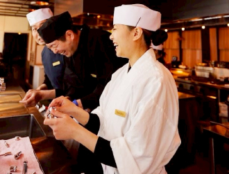 株式会社グローバルダイニング 求人 和食や居酒屋の経験者も大歓迎です。海外のお客様にも多くご利用いただくお店で日本の食文化を伝えていきましょう。