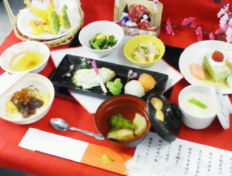 株式会社ウェルフェア 求人 事業所ごとにオリジナルメニューや季節ごとの料理も提案します。いろいろな料理の経験が積めますよ！