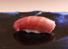 すしなす／麻布十番 秦野よしき／立喰 鮨となりetc.／株式会社となり 求人 いわゆる“本物”の技術を学びながら、実践ですぐに活かせる環境が揃っています！