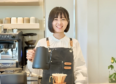 SiKiTO CAFE（シキト カフェ）／株式会社四季とカフェ 求人 年齢や性別問わず多様な経験・個性を持つスタッフが活躍しています！