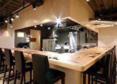 和食　八／株式会社テイクオフ 求人 お客様との距離も近く、コミュニケーションも楽しみの一つです。