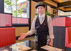 金沢まいもん寿司 福屋広島駅前店／株式会社BREEZE 求人 一組ずつお客様を大切に考え、シチュエーションに合わせた接客を実施します！