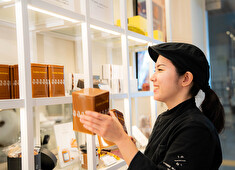 株式会社PIERRE MARCOLINI JAPAN（ピエール マルコリーニジャパン） 求人 同ジャンルやアパレル店舗での接客販売経験、パティスリーやレストラン等でのキッチンスタッフ経験のある方も多数活躍中！