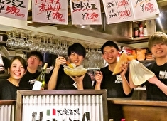 株式会社グリーンコーポレーション／『大衆ビストロ ハルタ』『イタリアン酒場 HARUTA』etc 求人 笑顔の絶えない職場だから、人間関係を含めたお悩みの心配は無し！そういった部分も当社の定着率の高さの理由のひとつ！