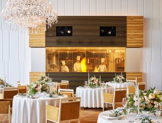 NOVARESE（株式会社ノバレーゼ） 求人 オープンキッチンの会場も多数。お客様に最高の時間を楽しんでいただく為、料理人も一緒に空間づくりをしています！