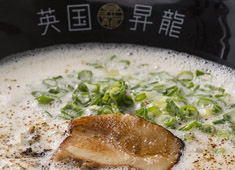 「EIKOKU SHORYU TOKYO 東大赤門前店」「英国昇龍 （EIKOKU SHORYU）福岡店」 求人 当店でしか学べない本格技術！職人の手仕事と、伝統に革新を取り入れた独自の調理技術を間近で学べる環境です。