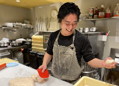 「自由が丘ベーカリー」「自由が丘パティスリー」 求人 厳選した食材を使い、美味しいパン・スイーツを開発・提供しています。