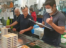 株式会社築地すし好 求人 ネタは毎朝、市場から仕入れています。素材にはこだわりと自信がございます。