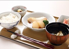 SOMPOケアフーズ株式会社（Sompo Care Foods Inc.）※東証プライム上場グループ企業 求人 こだわりを凝縮させた料理を提供中ですが、食数など決まっている点も多い為、飲食店よりも負担なく働いていただけます！