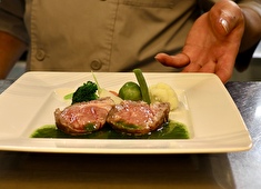 立川ワシントンホテル内Café de Paris／From One’s Heart株式会社 求人 季節に合わせた限定メニューを提供しています。