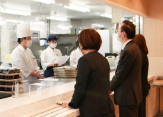 エームサービス株式会社 求人 スタッフ同士のコミュニケーションを大切にしていきます。協力しながら働けるので安心してください。